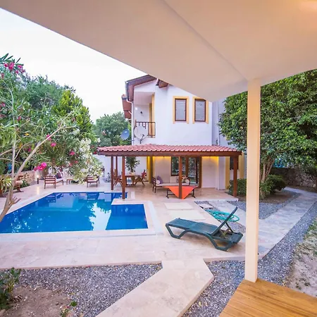 Damla Sogut Daily Weekly Willa Marmaris
